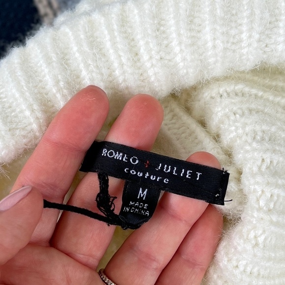 Romeo & Juliet Couture Chunky Knit Cropped Sweater Size Medium Long Sleeves - Picture 5 of 9